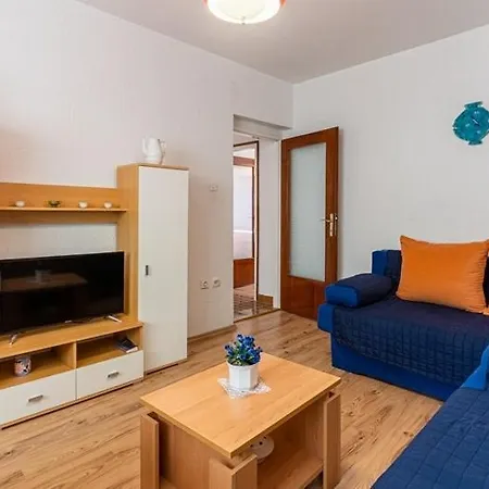 Apartament In With Terrace, Air Condition, Wifi, 5205-1