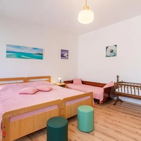 Apartament In With Terrace, Air Condition, Wifi, 5205-1 Cres