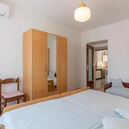 Apartament In With Terrace, Air Condition, Wifi, 5205-1 Cres